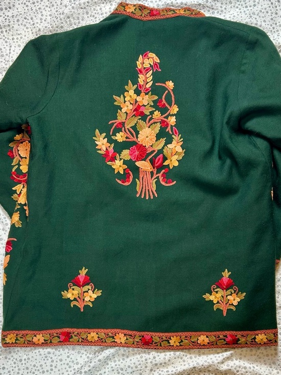 Kashmir Moon Hand Embroidered Floral Green Wool Jacket - Picture 2 of 6
